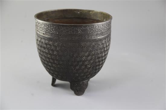 A Chinese bronze tripod vessel, 17th century, h. 18cm, handle lacking